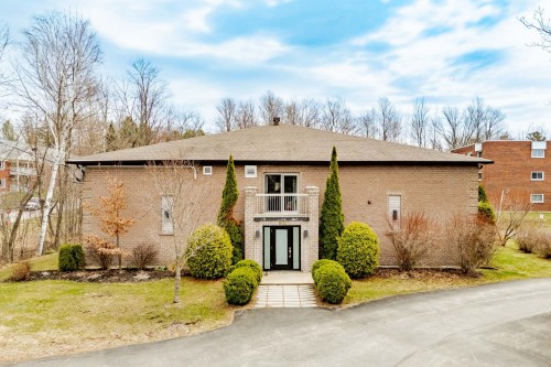 9-400 Rue Merry N.  Magog, QC J1X 2G5
