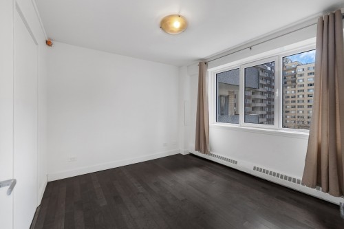 Chambre à coucher - 1803-3450 Rue Drummond, Montréal (Ville-Marie), QC - Indoor Photo Showing Other Room