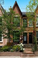32 LINDSEY AVENUE Toronto, ON M6H 1E1
