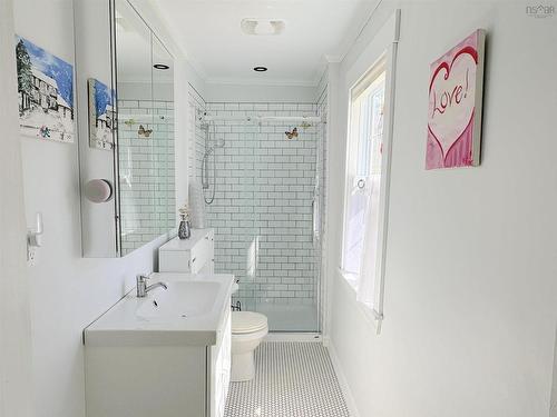 105 Harriet, Shelburne, NS 