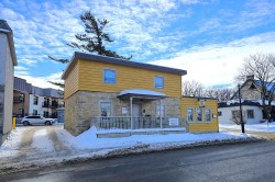 174Z  - 176Z Boul. Ste-Rose Laval (Sainte-Rose), QC H7L 1L4