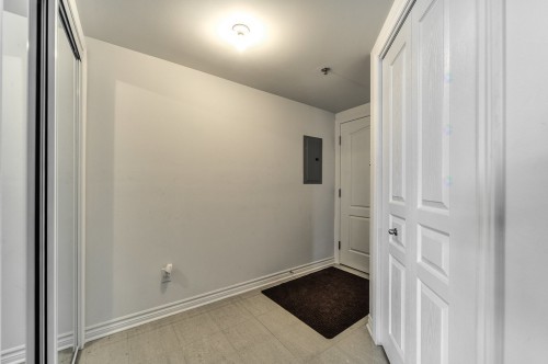 Hall d'entrée/Vestibule - 604-6550 Boul. Henri-Bourassa O., Montréal (Saint-Laurent), QC - Indoor Photo Showing Other Room