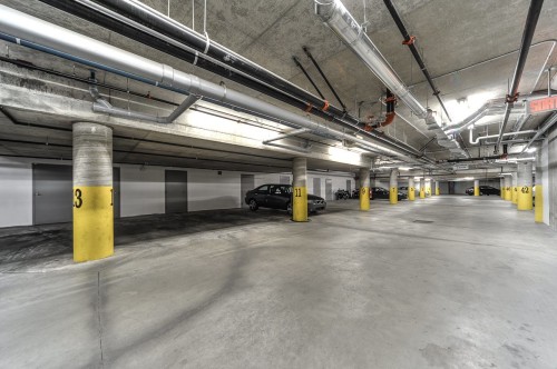 Garage - 604-6550 Boul. Henri-Bourassa O., Montréal (Saint-Laurent), QC - Indoor Photo Showing Garage