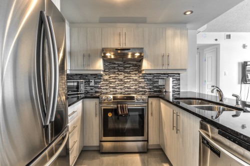 Cuisine - 604-6550 Boul. Henri-Bourassa O., Montréal (Saint-Laurent), QC - Indoor Photo Showing Kitchen With Double Sink With Upgraded Kitchen