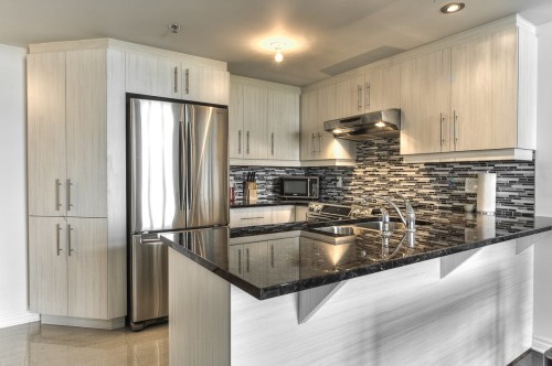 Cuisine - 604-6550 Boul. Henri-Bourassa O., Montréal (Saint-Laurent), QC - Indoor Photo Showing Kitchen With Double Sink With Upgraded Kitchen