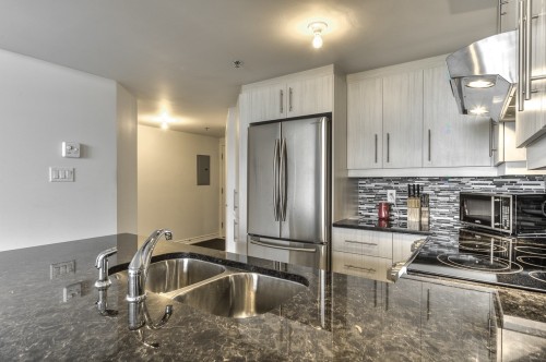 Cuisine - 604-6550 Boul. Henri-Bourassa O., Montréal (Saint-Laurent), QC - Indoor Photo Showing Kitchen With Double Sink