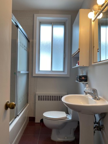 Bathroom - 1880 Ch. Norway, Mont-Royal, QC - Indoor Photo Showing Bathroom