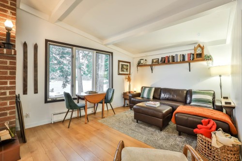Salon - 129 Ch. Laporte, Val-Des-Bois, QC - Indoor Photo Showing Living Room