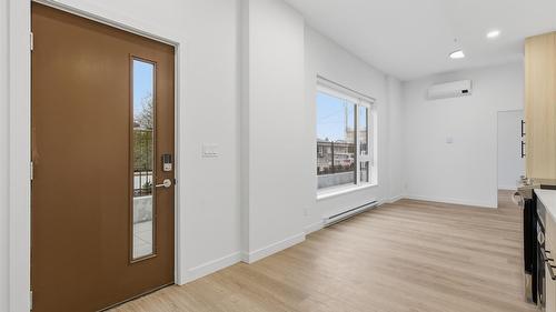 Th4-1390 Pridham Avenue, Kelowna, BC - Indoor Photo Showing Other Room