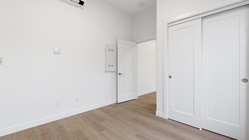Th4-1390 Pridham Avenue, Kelowna, BC - Indoor Photo Showing Other Room