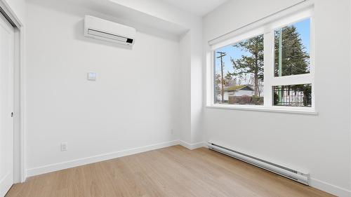 Th4-1390 Pridham Avenue, Kelowna, BC - Indoor Photo Showing Other Room