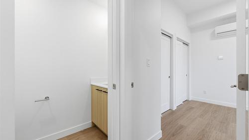 Th4-1390 Pridham Avenue, Kelowna, BC - Indoor Photo Showing Other Room