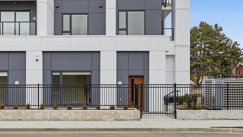 Th4-1390 Pridham Avenue, Kelowna, BC -  With Exterior