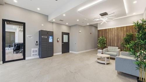 Th4-1390 Pridham Avenue, Kelowna, BC - Indoor Photo Showing Other Room