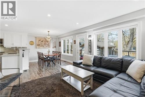 3 Rembe Avenue, Hamilton, ON - Indoor Photo Showing Living Room