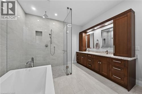 25 Macville Avenue, Kitchener, ON - Indoor Photo Showing Bathroom
