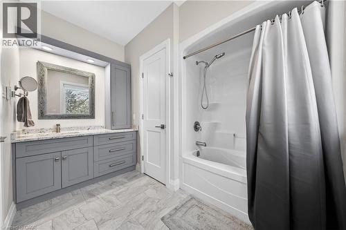 25 Macville Avenue, Kitchener, ON - Indoor Photo Showing Bathroom
