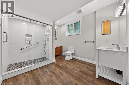 25 Macville Avenue, Kitchener, ON - Indoor Photo Showing Bathroom