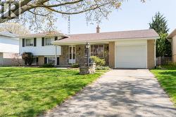 22 PEMBROKE CRESCENT Chatham, ON N7L 2J4