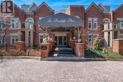 201B - 2 DONCLIFFE PLACE Toronto, ON M4N 2E9