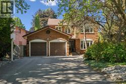 1194 QUEEN VICTORIA Avenue  Mississauga, ON L5H 3H3