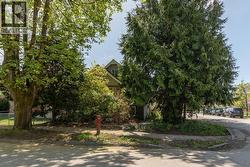 2002 E 13TH AVENUE  Vancouver, BC V5N 2C4