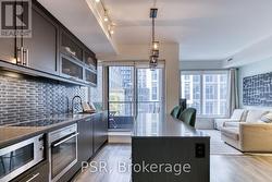 321 - 783 BATHURST STREET Toronto, ON M5S 0A8