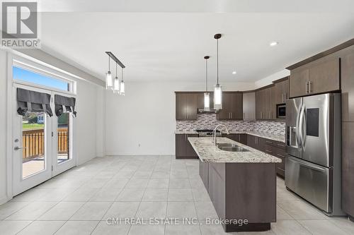 12 Mitten Court, Hamilton, ON - Indoor Photo Showing Kitchen With Double Sink With Upgraded Kitchen