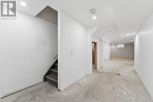 12 Mitten Court, Hamilton, ON - Indoor