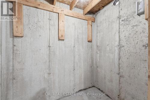 12 Mitten Court, Hamilton, ON - Indoor