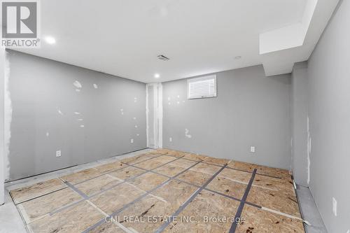 12 Mitten Court, Hamilton, ON - Indoor