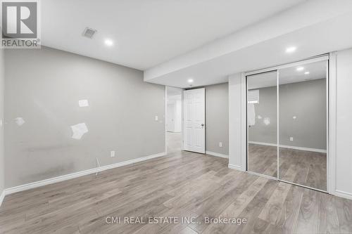 12 Mitten Court, Hamilton, ON - Indoor