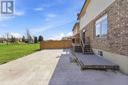 12 Mitten Court, Hamilton, ON - Outdoor
