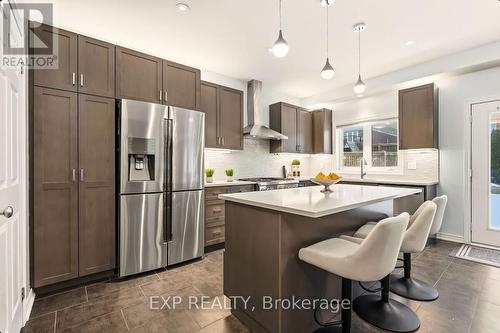 222 Blair Creek Drive, Kitchener, ON - Indoor Photo Showing Kitchen With Upgraded Kitchen