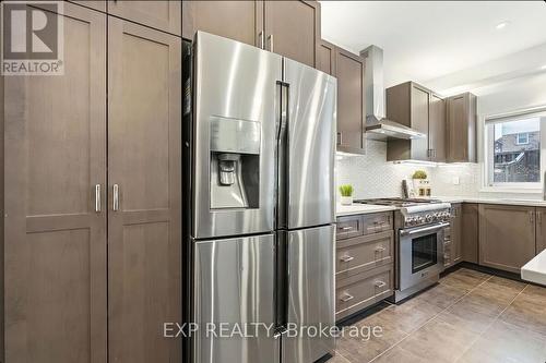 222 Blair Creek Drive, Kitchener, ON - Indoor Photo Showing Kitchen With Upgraded Kitchen
