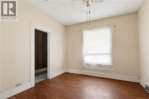 39 Munroe Street, Hamilton, ON - Indoor Photo Showing Other Room