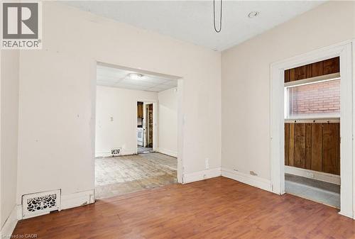 39 Munroe Street, Hamilton, ON - Indoor Photo Showing Other Room