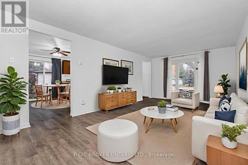 8 Maple Leaf Terrace, Innisfil, ON - Indoor Photo Showing Living Room
