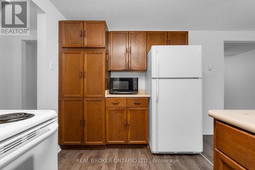 8 Maple Leaf Terrace, Innisfil, ON - Indoor Photo Showing Kitchen