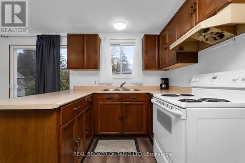 8 Maple Leaf Terrace, Innisfil, ON - Indoor Photo Showing Kitchen
