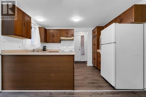 8 Maple Leaf Terrace, Innisfil, ON - Indoor Photo Showing Kitchen