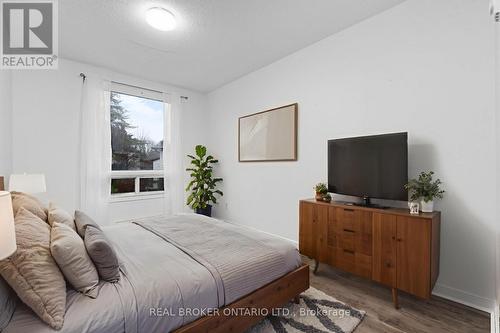 8 Maple Leaf Terrace, Innisfil, ON - Indoor Photo Showing Bedroom