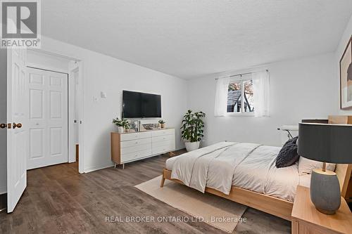 8 Maple Leaf Terrace, Innisfil, ON - Indoor Photo Showing Bedroom
