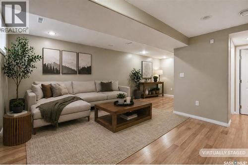 607 Beckett Crescent, Saskatoon, SK - Indoor Photo Showing Living Room