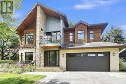 592 BRIERWOOD AVENUE  Ottawa, ON K2A 2H8