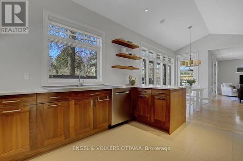 592 Brierwood Avenue, Ottawa, ON - Indoor