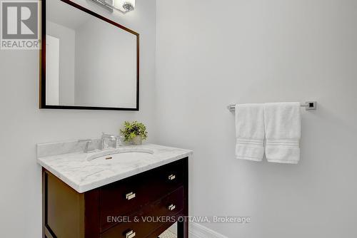 592 Brierwood Avenue, Ottawa, ON - Indoor Photo Showing Bathroom