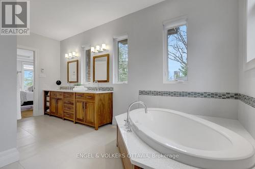 592 Brierwood Avenue, Ottawa, ON - Indoor Photo Showing Bathroom