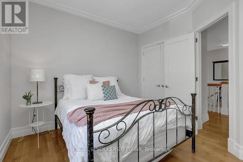 592 Brierwood Avenue, Ottawa, ON - Indoor Photo Showing Bedroom