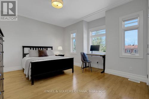 592 Brierwood Avenue, Ottawa, ON - Indoor Photo Showing Bedroom